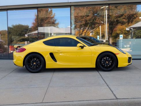 Used 2016 Porsche Cayman image 8