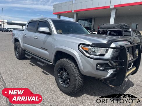 Used 2017 Toyota Tacoma SR5 w/ Tow Package AWD/4WD image 16