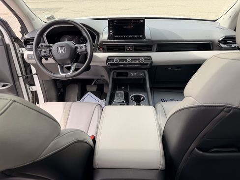 Used 2023 Honda Pilot Touring image 16