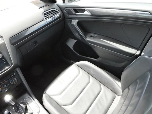 Used 2021 Volkswagen Tiguan SEL Premium R-Line AWD/4WD image 11