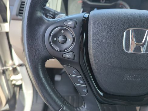 Used 2017 Honda Pilot Touring image 22