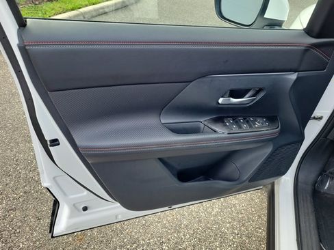 Used 2025 Nissan Kicks SR FWD image 15