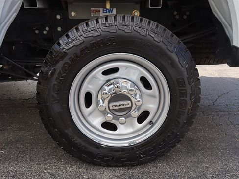 Used 2022 Ford F250 XL w/ Power Equipment Group AWD/4WD image 35