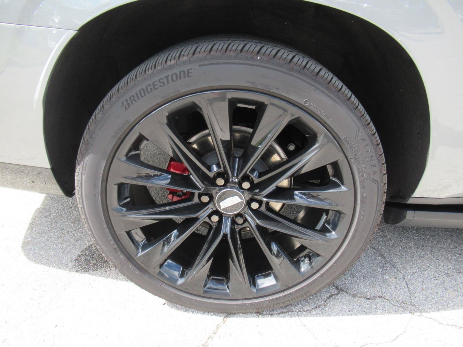 Certified 2026 Cadillac Escalade ESV Platinum Sport w/ LPO, ONYX Package AWD/4WD image 9