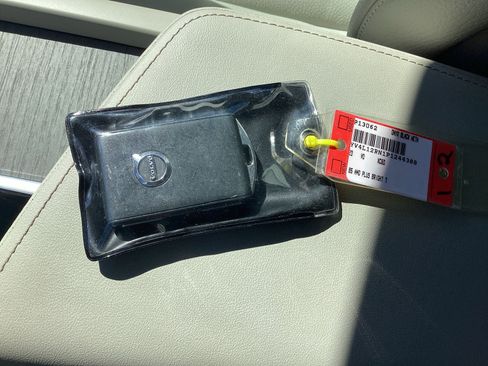 Certified 2023 Volvo XC60 B5 Plus w/ Climate Package image 38