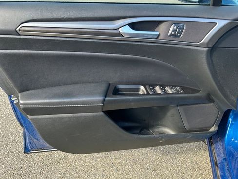 Used 2017 Ford Fusion SE image 16