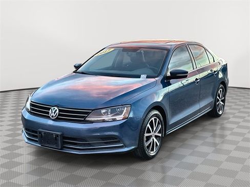 Used 2017 Volkswagen Jetta SE image 1