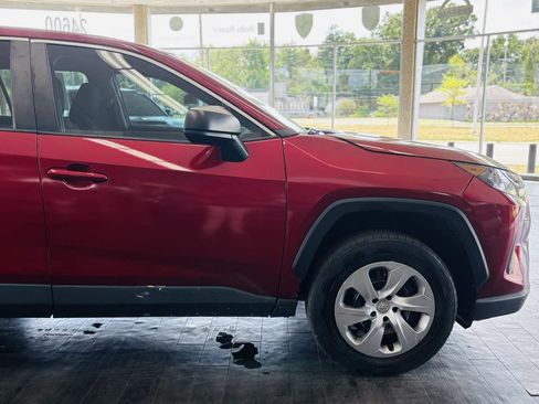 Used 2022 Toyota RAV4 LE AWD/4WD image 5