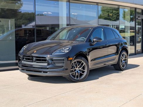 Certified 2025 Porsche Macan image 1