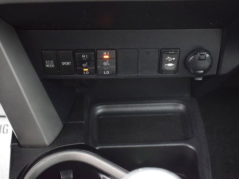 Used 2017 Toyota RAV4 Limited FWD image 18