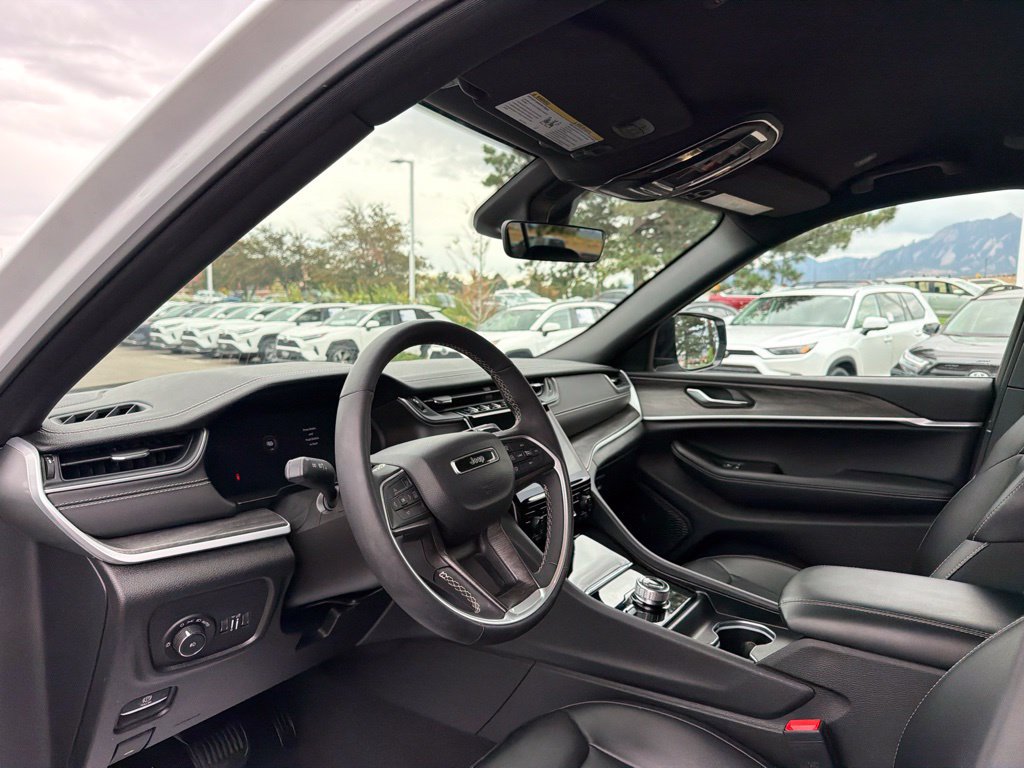 Used 2025 Jeep Grand Cherokee L Limited w/ Black Appearance Package AWD/4WD image 23