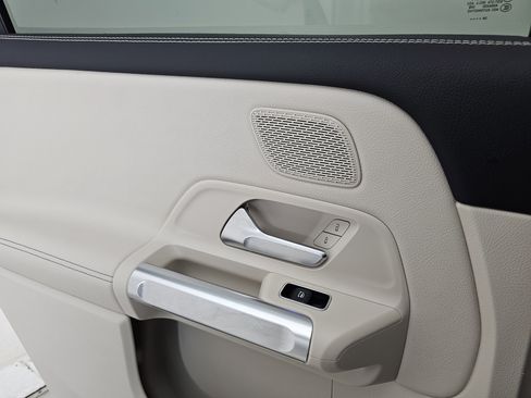 Certified 2025 Mercedes-Benz GLB 250 4MATIC image 23