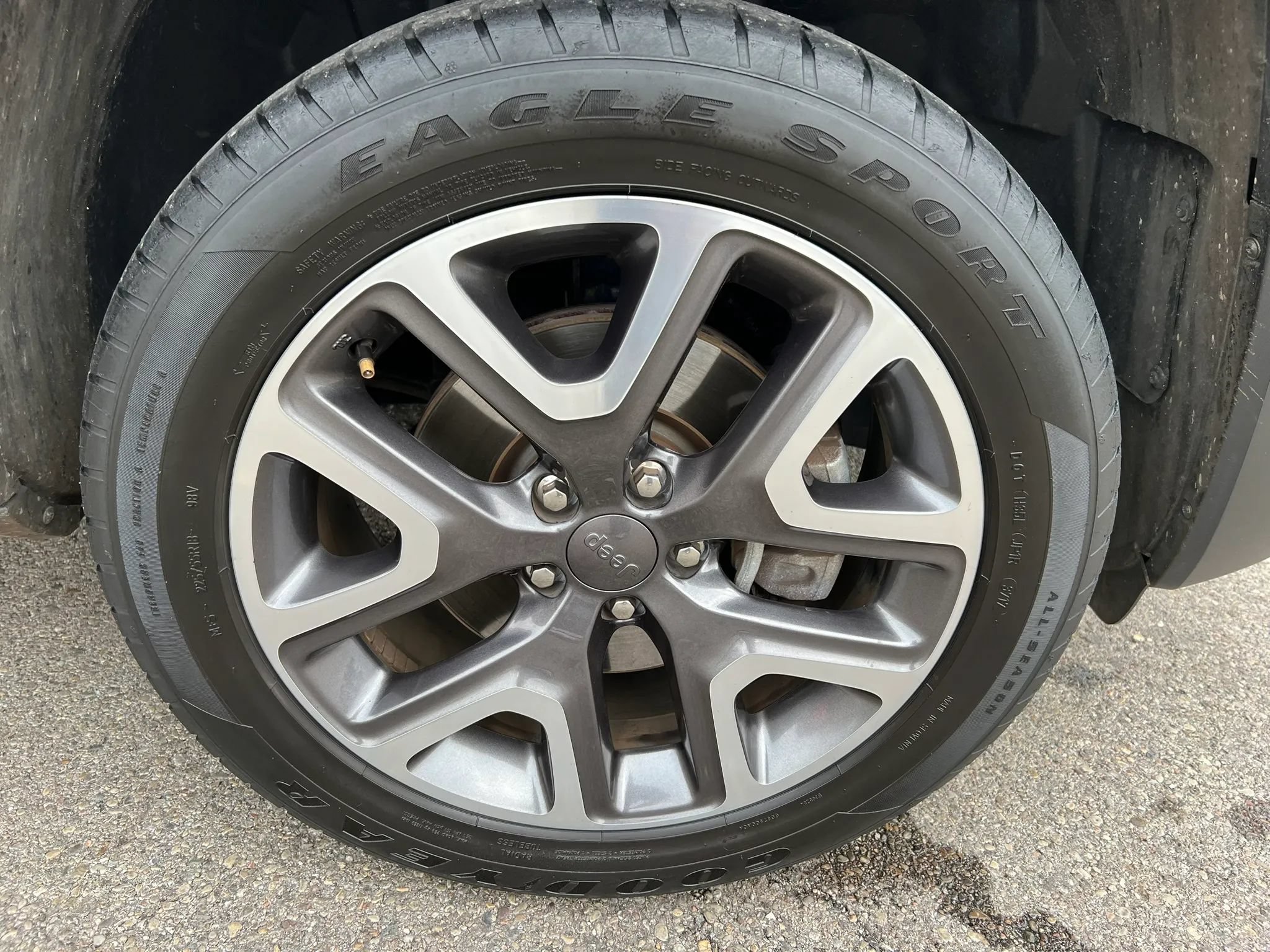 Used 2017 Jeep Renegade Latitude w/ Cold Weather Group AWD/4WD image 10