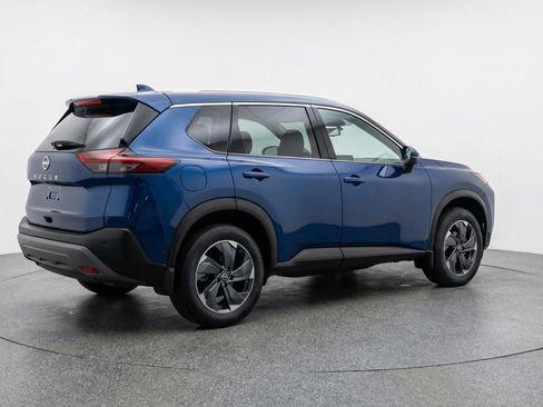 Used 2025 Nissan Rogue SV image 9