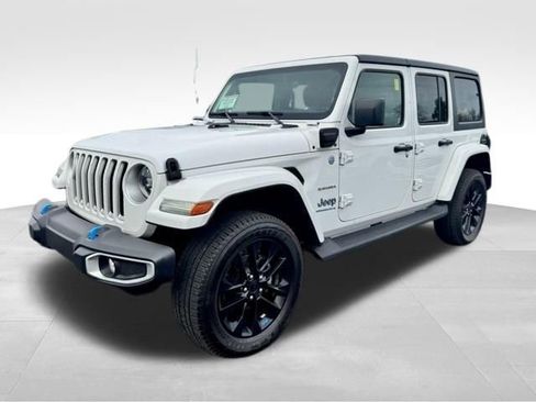 Used 2023 Jeep Wrangler Unlimited Sahara AWD/4WD image 3