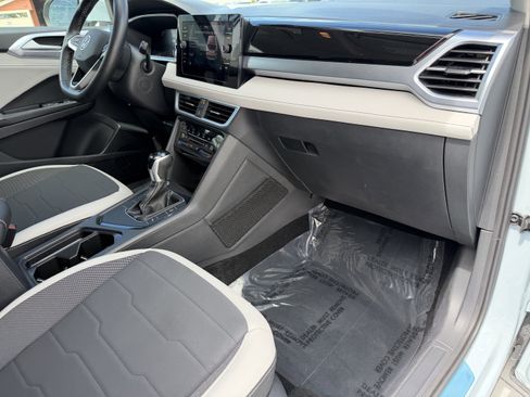 Used 2025 Volkswagen Taos SE image 11