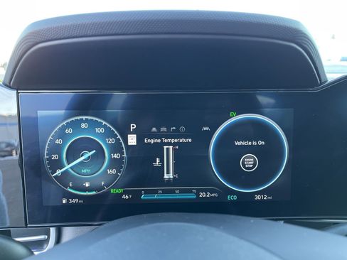 Certified 2025 Hyundai Elantra Limited FWD image 34