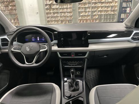 New 2025 Volkswagen Taos SE image 15