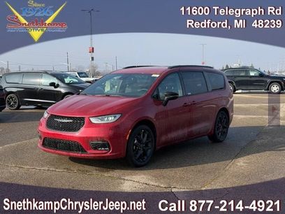 Used 2026 Chrysler Pacifica Select w/ S Appearance Package