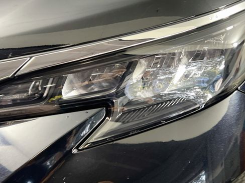 Used 2025 Toyota Sienna XLE FWD image 12