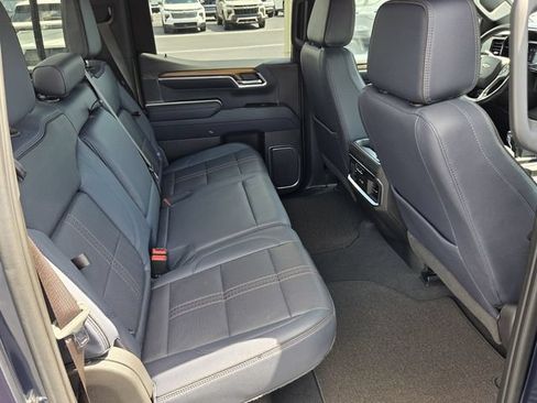 Certified 2022 Chevrolet Silverado 1500 High Country w/ Technology Package AWD/4WD image 17