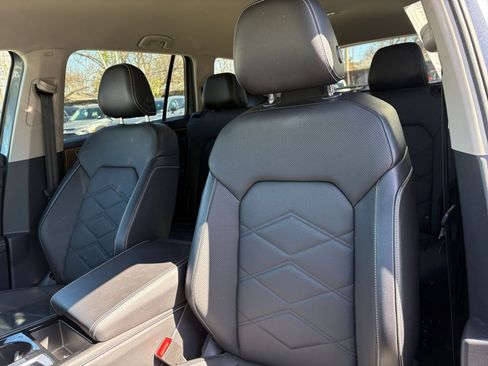Used 2025 Volkswagen Atlas SE image 37