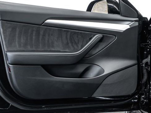 Used 2023 Tesla Model 3 Standard Range image 17