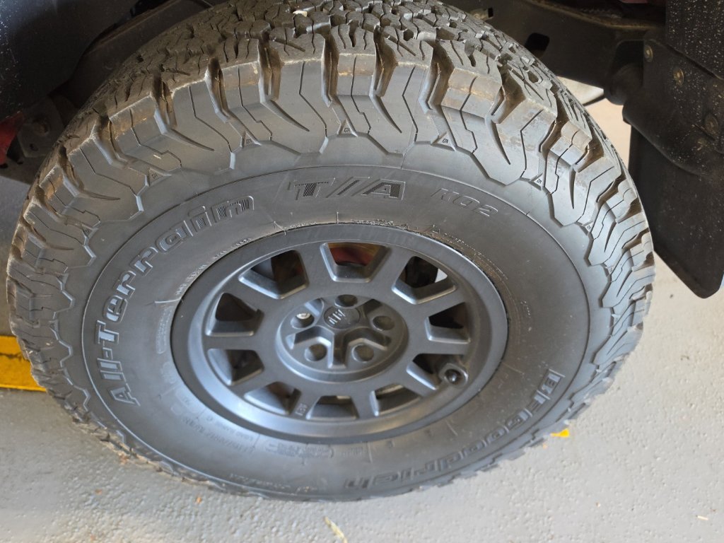 Used 2016 Jeep Wrangler Unlimited Rubicon w/ Dual Top Group AWD/4WD image 8