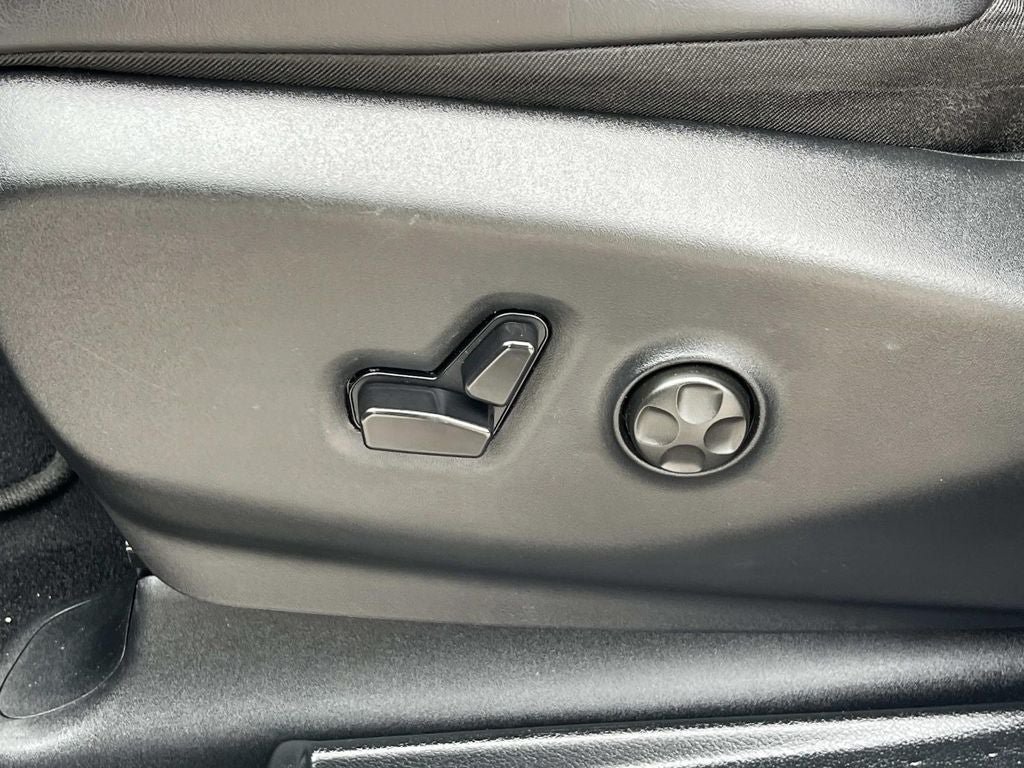 Used 2025 Chrysler Pacifica Limited FWD image 34