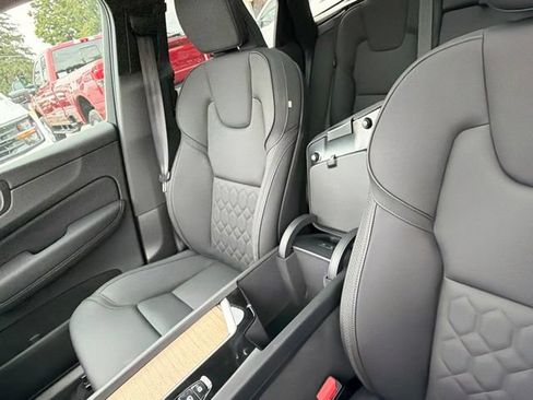 Used 2026 Volvo XC60 B5 Core w/ Climate Package AWD/4WD image 22