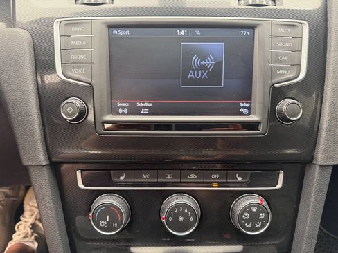 Used 2017 Volkswagen GTI SE FWD image 33