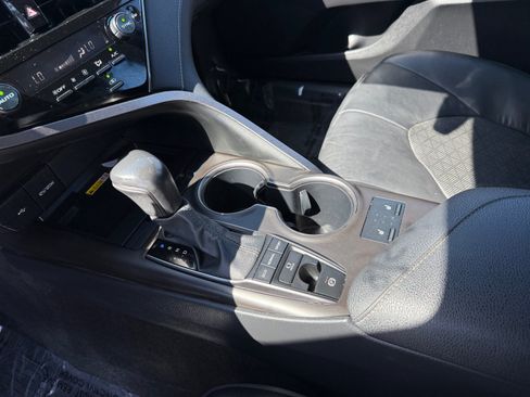 Used 2023 Toyota Camry XSE FWD image 13