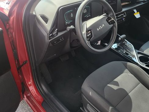 Used 2025 Kia Niro LX FWD image 3