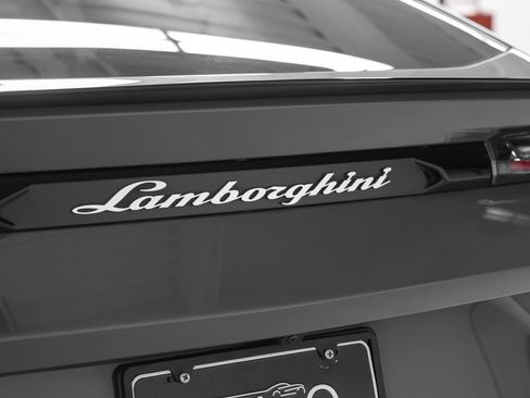 Used 2022 Lamborghini Urus AWD/4WD image 38
