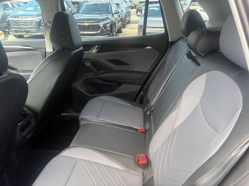 Used 2026 Volkswagen Tiguan SE AWD/4WD image 21