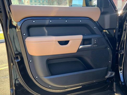 New 2026 Land Rover Defender 110 X-Dynamic SE image 10