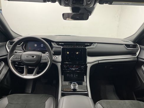 New 2025 Jeep Grand Cherokee Altitude image 6