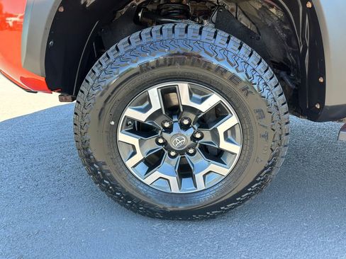 Used 2017 Toyota Tacoma TRD Off-Road w/ Tow Package (A/T) AWD/4WD image 12