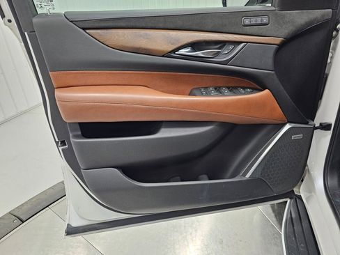 Used 2019 Cadillac Escalade Luxury AWD/4WD image 40