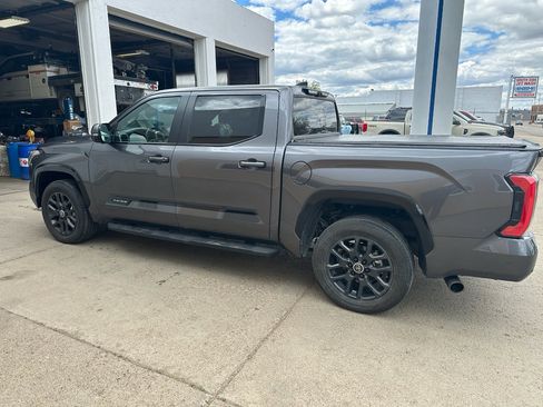 Used 2024 Toyota Tundra Platinum AWD/4WD image 2