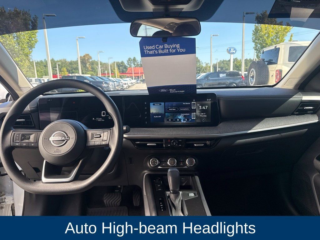 Used 2025 Nissan Kicks SV w/ SV Premium Package FWD image 18