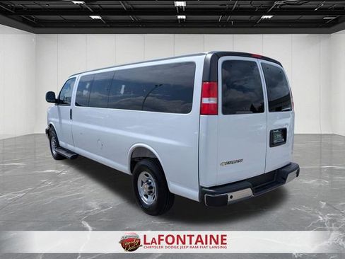 Used 2025 Chevrolet Express 3500 LT w/ LT Preferred Equipment Group RWD image 3