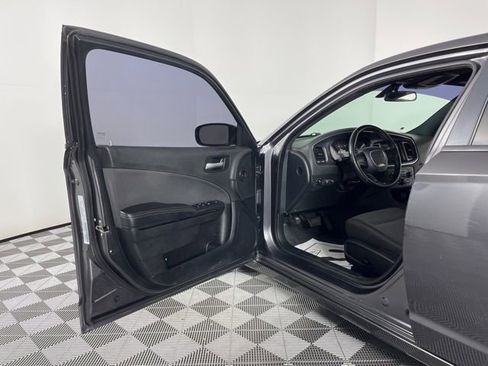 Used 2018 Dodge Charger SXT w/ Blacktop Package image 16