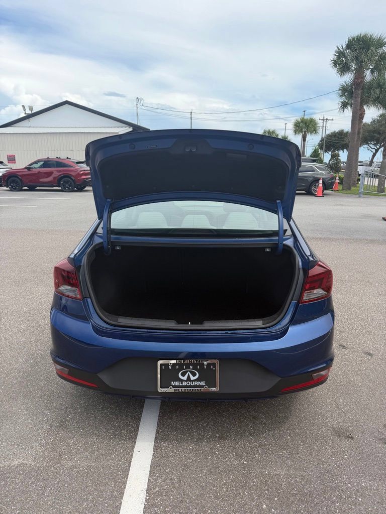 Used 2020 Hyundai Elantra SE FWD image 20