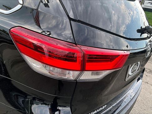 Used 2017 Toyota Highlander XLE AWD/4WD image 27