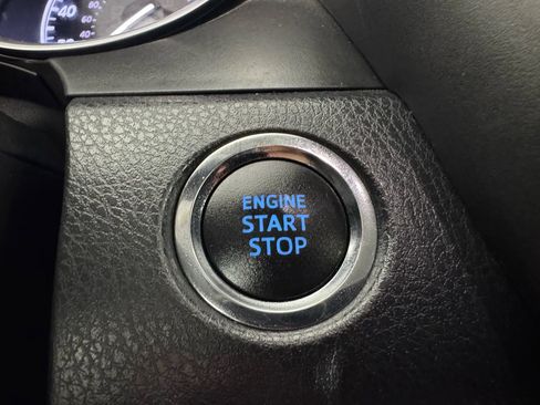 Used 2021 Toyota Camry XLE image 17