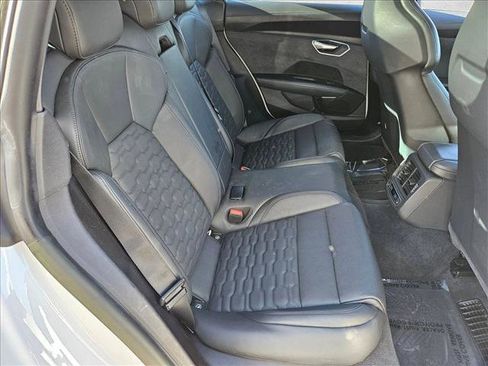 Used 2022 Audi e-tron GT Prestige image 17