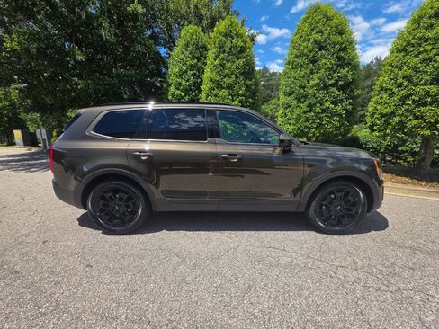 Used 2022 Kia Telluride SX w/ SX Prestige Package AWD/4WD image 5