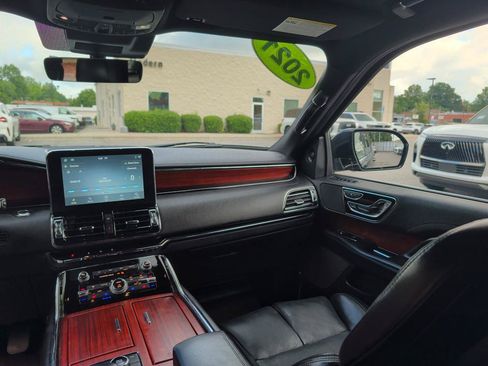 Used 2021 Lincoln Navigator Reserve AWD/4WD image 10