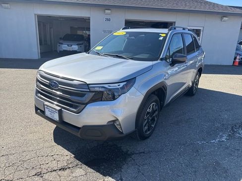 Used 2025 Subaru Forester Premium image 7